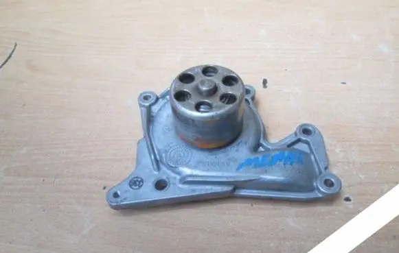 Renault Megane III Water pump