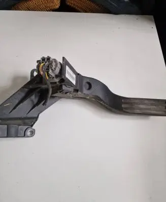 Ford Mondeo Mk III Accelerator throttle pedal 2S719F836DA 226900000517