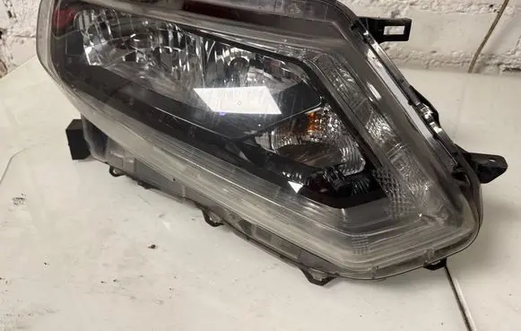 Nissan X-Trail T32 Headlight/headlamp 