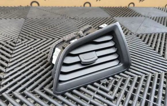 Ford Edge II Dashboard side air vent grill/cover trim EM2B19893