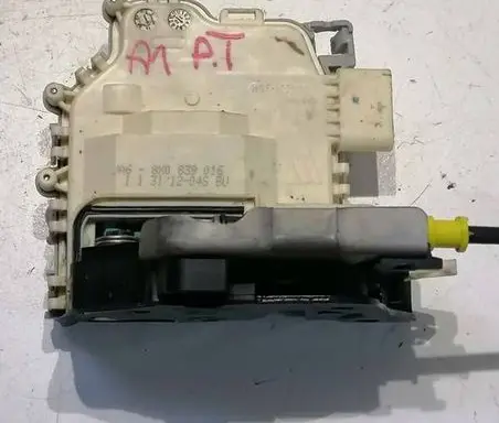 Audi A1 Rear door lock 8X0839016