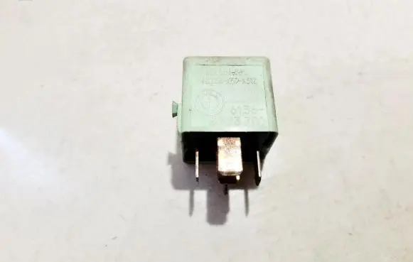 BMW 5 E39 Other relay 61368373700 v23134-k59-x312