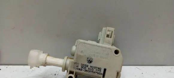 Volkswagen PASSAT B6 Fuel tank cap lock motor 3C0810773