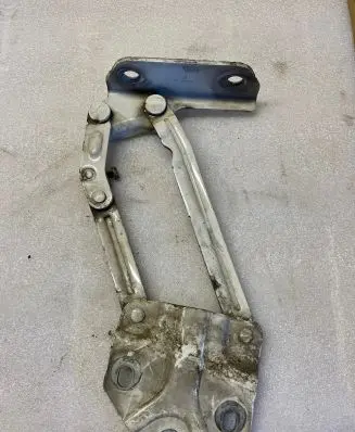 Volkswagen Caddy Engine bonnet/hood hinges 1T0823301