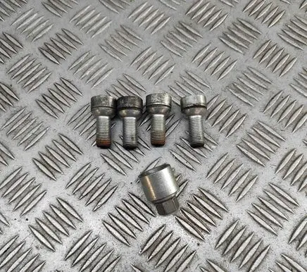 Nuts/bolts