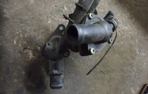 Volkswagen Lupo Thermostat/thermostat housing