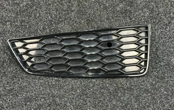Audi Q3 8U Front bumper lower grill 8U0807682T