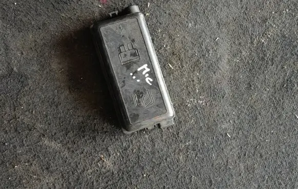 Mini Cooper Countryman R60 Fuse box cover 