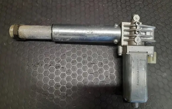 BMW 5 E60 E61 Seat adjustment motor 0390203234