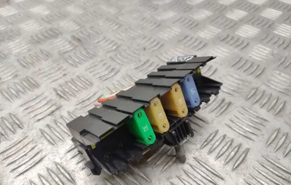 Peugeot 3008 I Fuse module 19691 MT8PPL2461