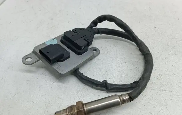Mercedes-Benz C W205 Lambda probe sensor A0009053606 0009053606 5WK96682F