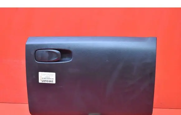 Volvo V40 Glove box
