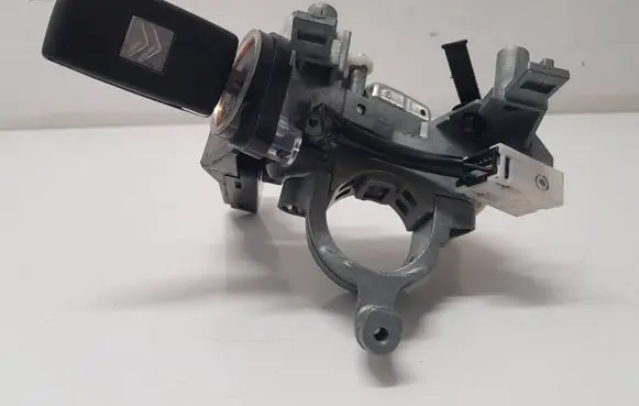 Citroen C-Crosser Ignition lock 8670A039