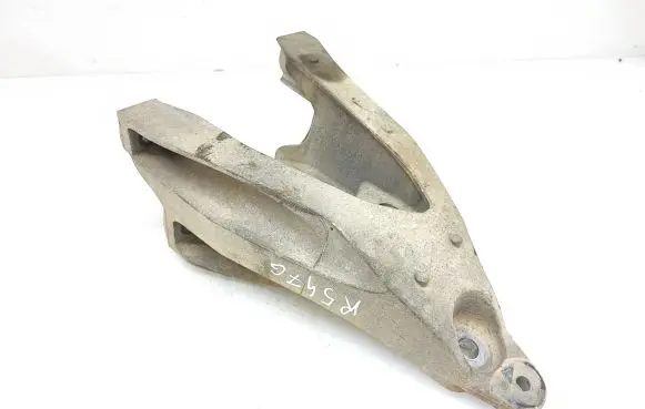 Volkswagen Transporter - Caravelle T5 Engine mounting bracket 7E0199370