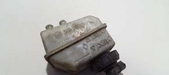 Brake fluid reservoir