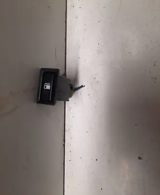 Toyota Avensis T250 Fuel tank opening switch 156795