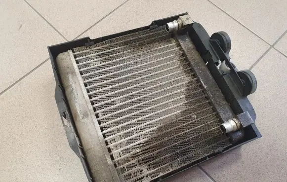 Engine oil radiator