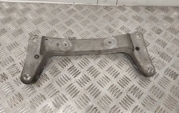 Gearbox mounting bracket