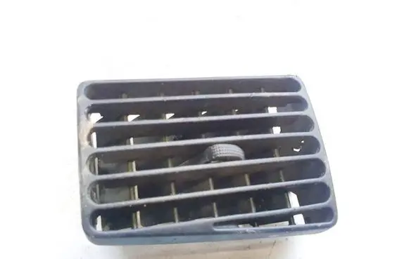Volkswagen PASSAT B4 Dash center air vent grill 3a1819755b