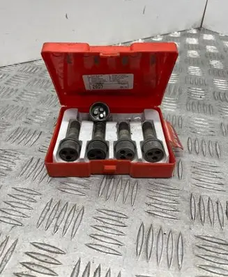 BMW 5 E60 E61 Anti-theft wheel nuts and lock 