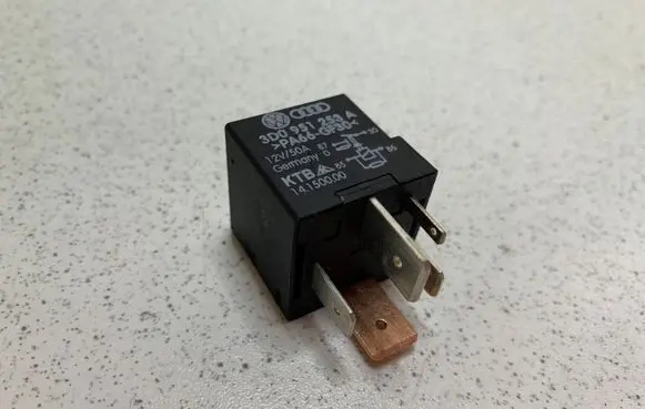 Volkswagen Touran I Other relay 3D0951253A