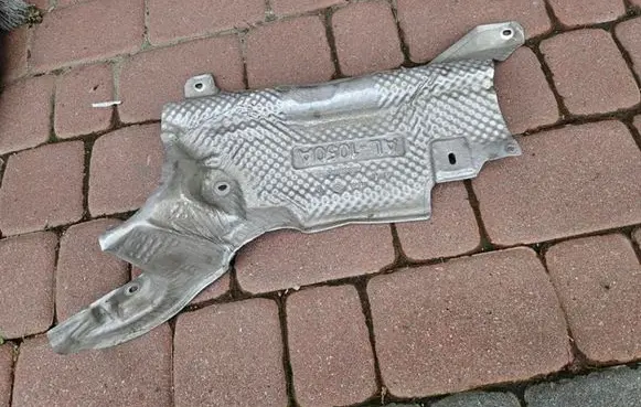 Renault Clio IV Exhaust heat shield 483822393R