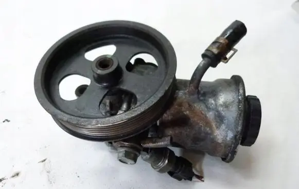 Toyota Corolla Verso AR10 Power steering pump