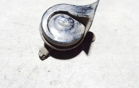 Volkswagen Golf V Horn signal 703881157