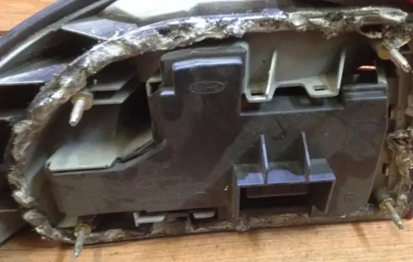 Ford Mondeo MK I Tail light bulb cover holder 93bg13n004cc