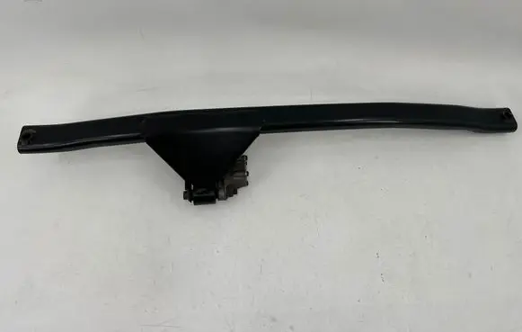 Engine mounting bracket