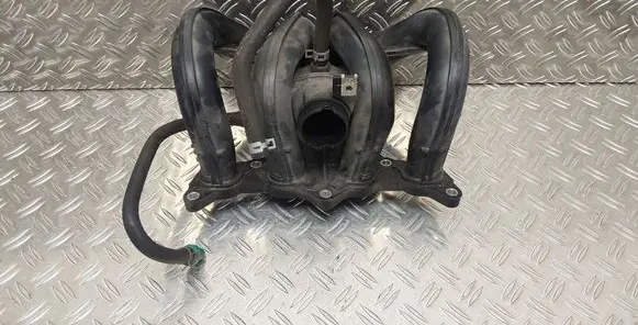 Toyota Yaris Intake manifold