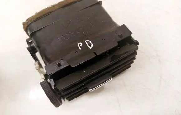 Toyota Avensis T250 Dash center air vent grill 