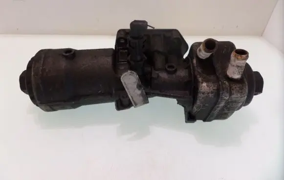 Volkswagen PASSAT B6 Oil filter mounting bracket 045115389E