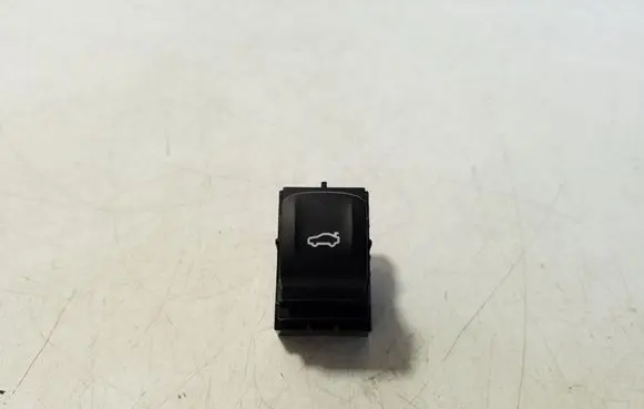 BMW i4 Tailgate opening switch 9471611