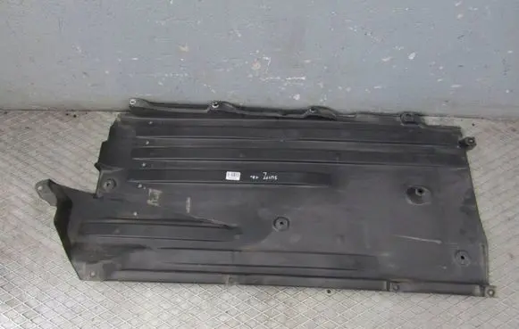 Suzuki Swift III Engine splash shield/under tray 7282252R0