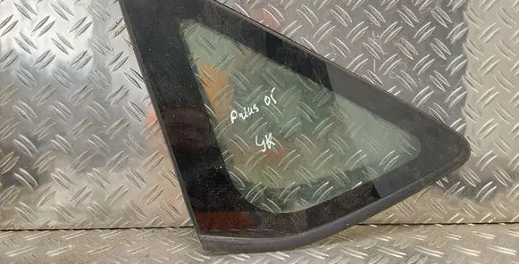Toyota Prius (NHW20) Rear side window 43R005834