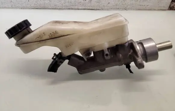Toyota Corolla Verso E121 Master brake cylinder 25113479