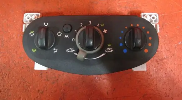 Dacia Sandero Climate control unit