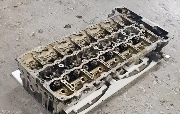 BMW 7 F01 F02 F03 F04 Engine head 7560180