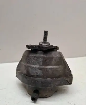 Engine mount bracket