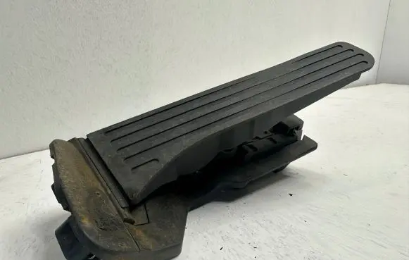 Volkswagen PASSAT B7 Accelerator throttle pedal 1K2721503T 6PV01053600