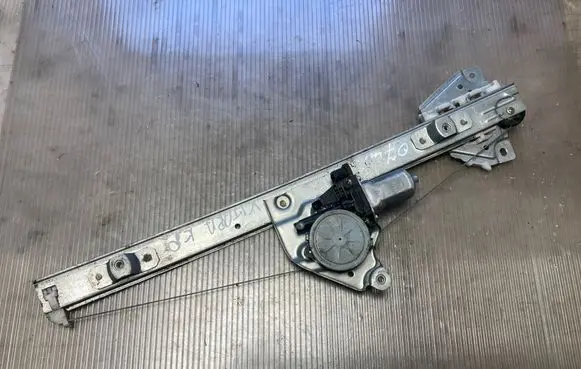 Suzuki Grand Vitara II Front door window regulator with motor 8346065J00 2621003530