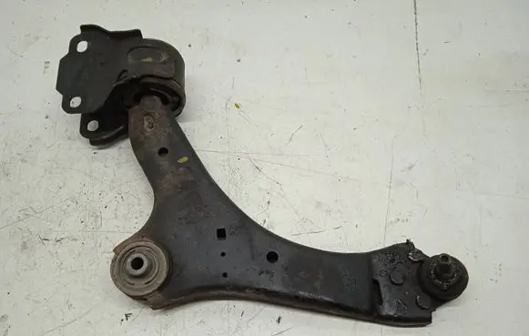 Volvo V70 Front lower control arm/wishbone