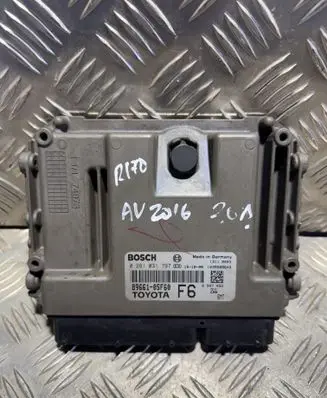 Toyota Avensis T270 Engine control unit/module 8966105F60 0281031797