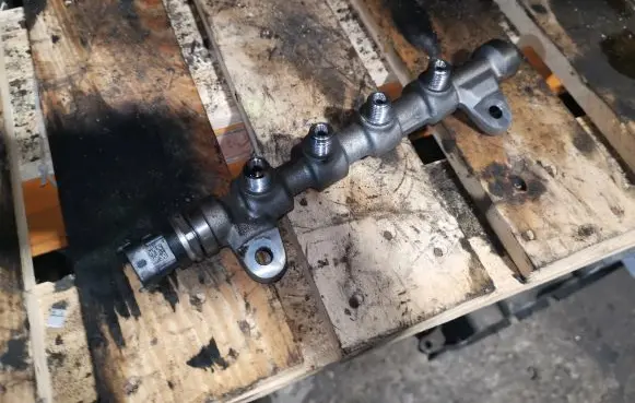 Opel Insignia A Fuel main line pipe 0445214221