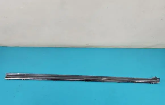 Foot area side trim