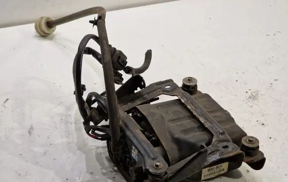 Porsche Panamera (970) Air suspension compressor/pump 97035815109