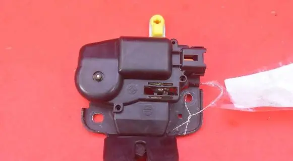 Nissan Tiida C11 Tailgate/trunk/boot lock/catch/latch