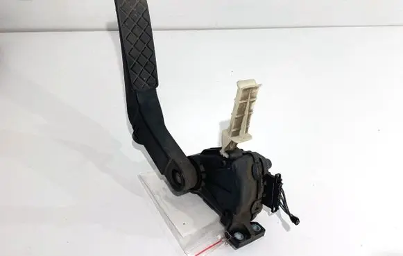 Volkswagen Touareg I Accelerator throttle pedal 7L6723507