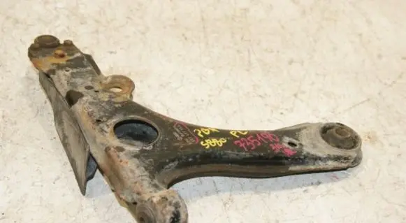 Volkswagen PASSAT B4 Front lower control arm/wishbone 357407158